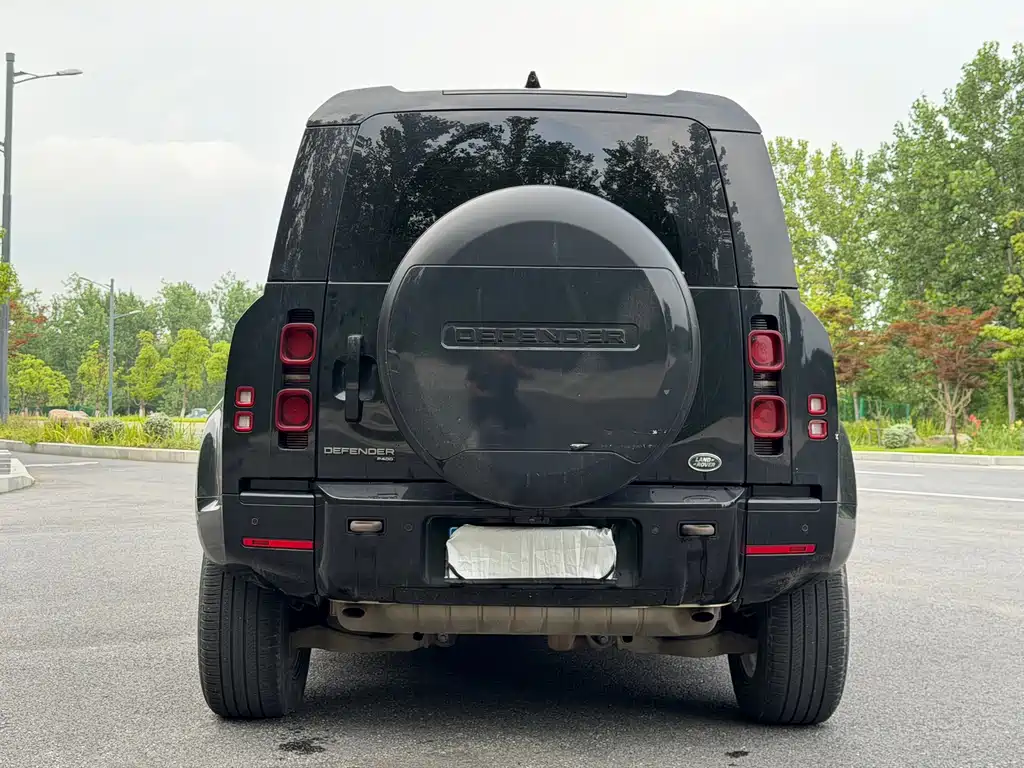 Land Rover Defender 2022 — фото 16