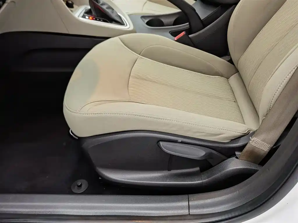 Buick Excelle 2015 — фото 20