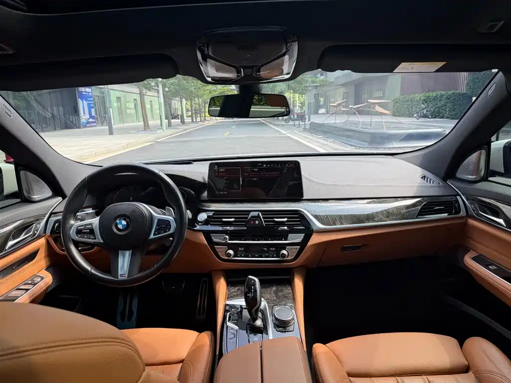 BMW 6 Series GT 2023 — фото 9