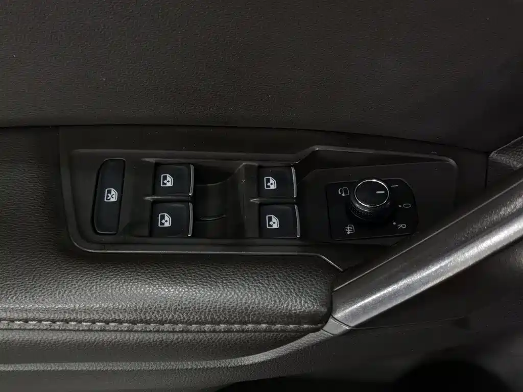 Volkswagen Tiguan L 2017 — фото 9