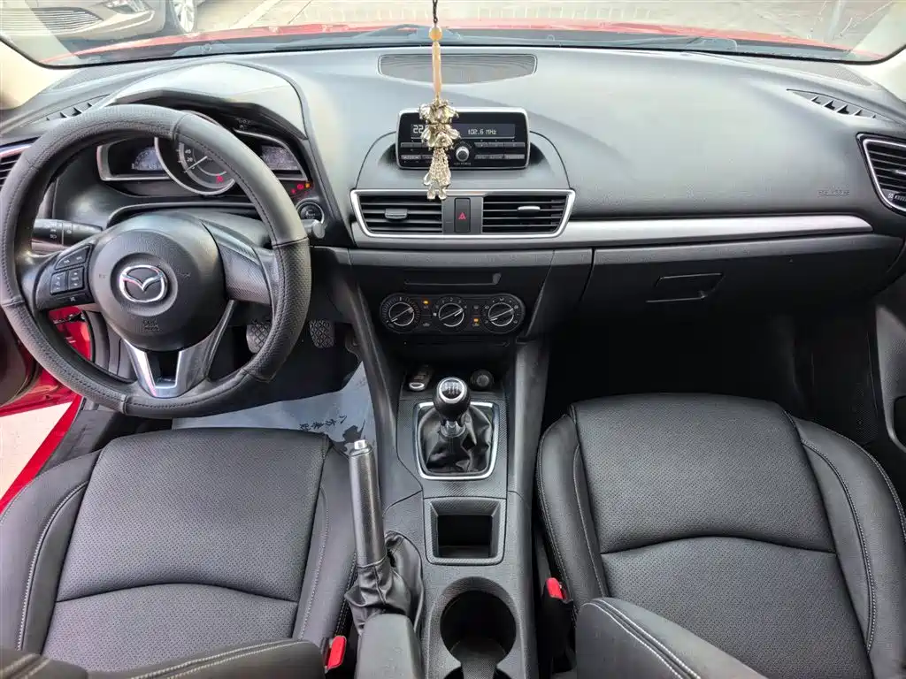 Mazda 3 Axela 2015 — фото 12