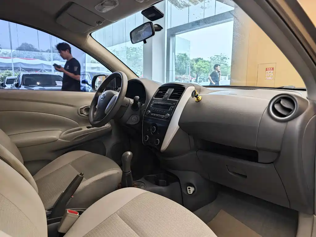 Nissan Sunny 2016 — фото 30