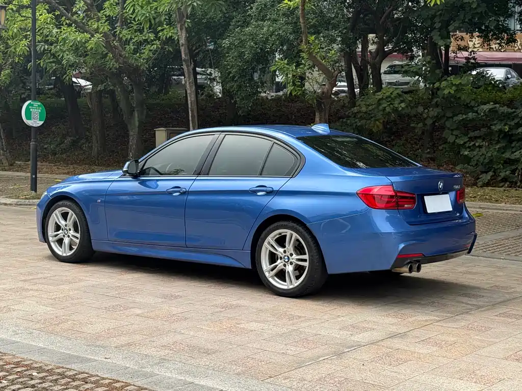 BMW 3 Series 2018 — фото 12