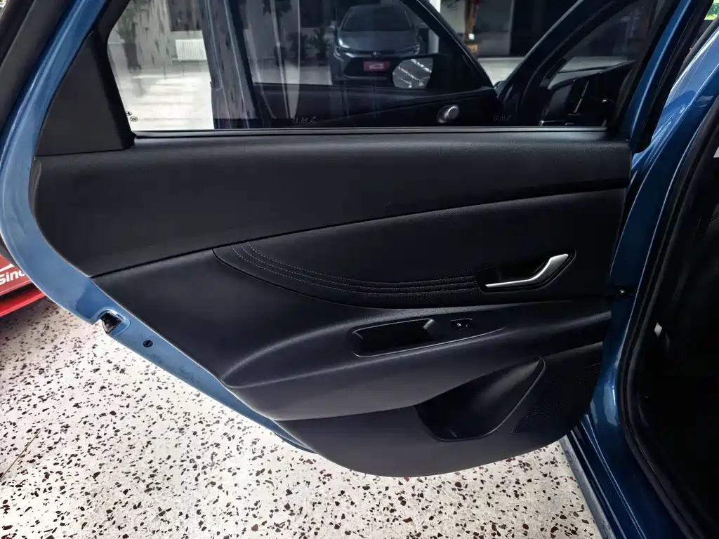 Hyundai Elantra 2022 — фото 13