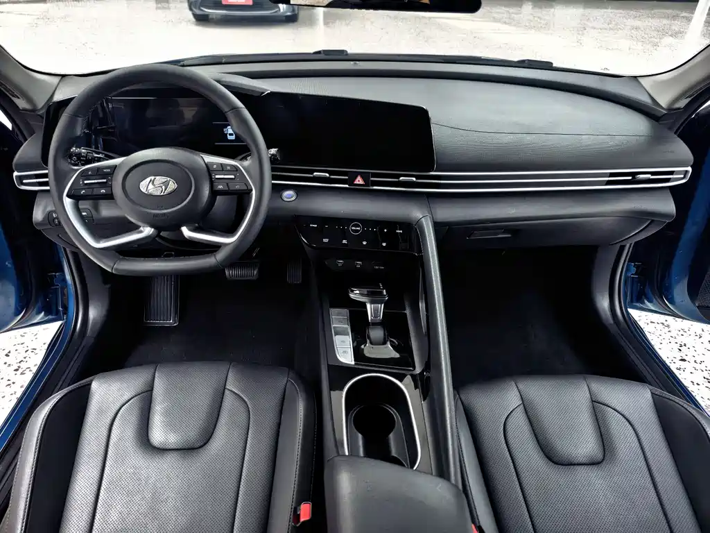 Hyundai Elantra 2022 — фото 15