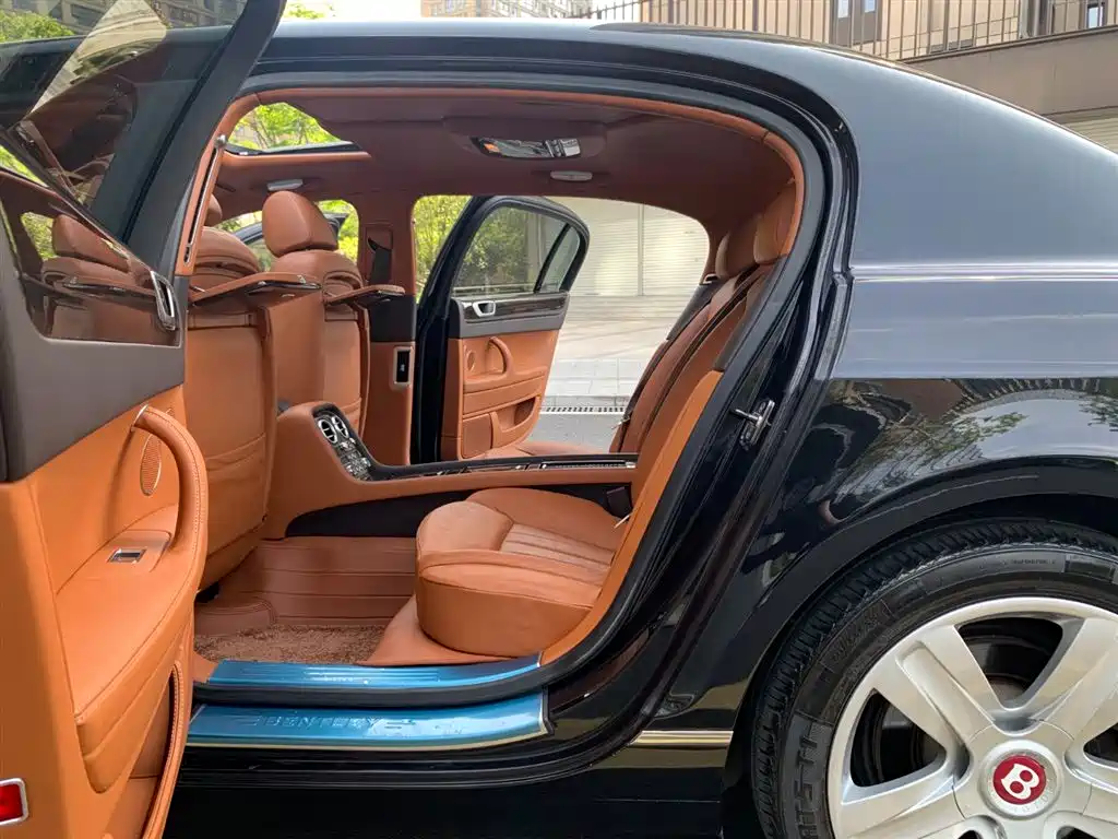 Bentley Flying Spur 2012 — фото 15