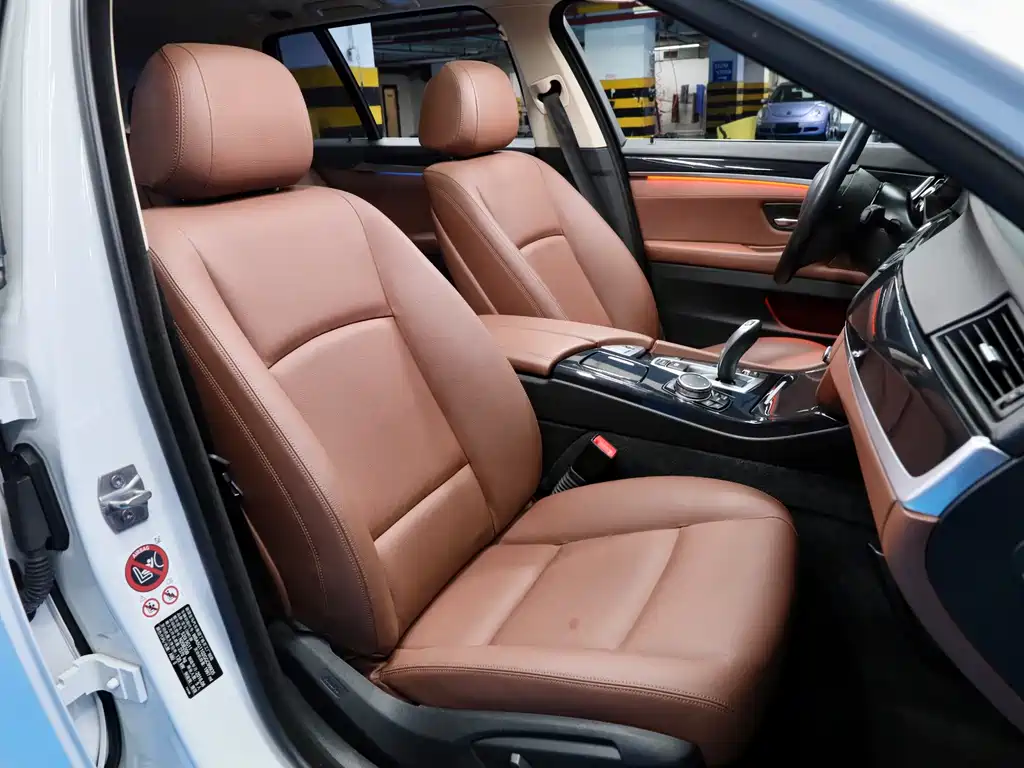 BMW 5 Series 2016 — фото 10