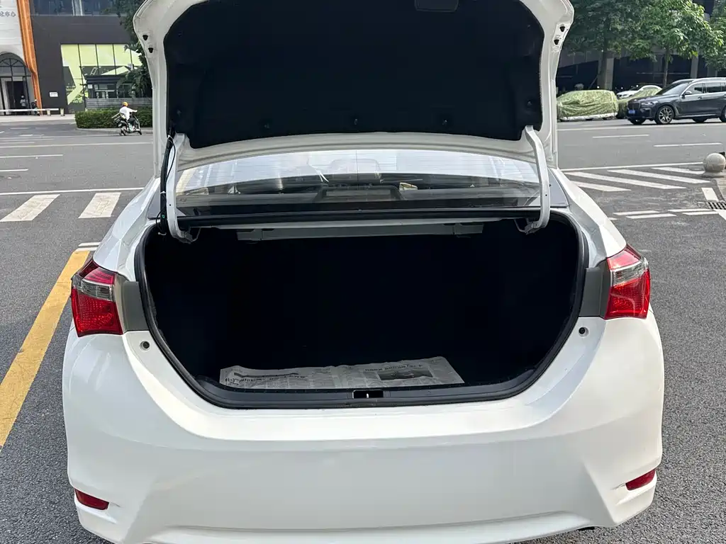 Toyota Corolla 2018 — фото 15