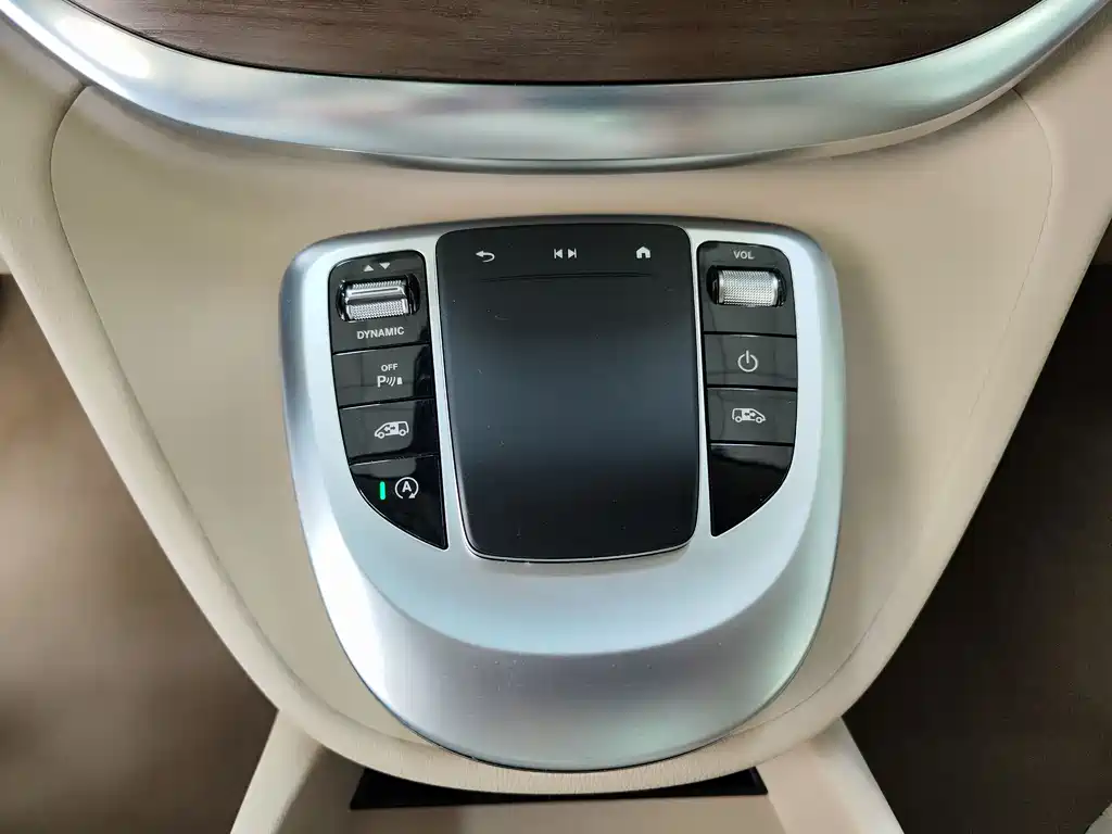 Mercedes-Benz V-Class 2021 — фото 16