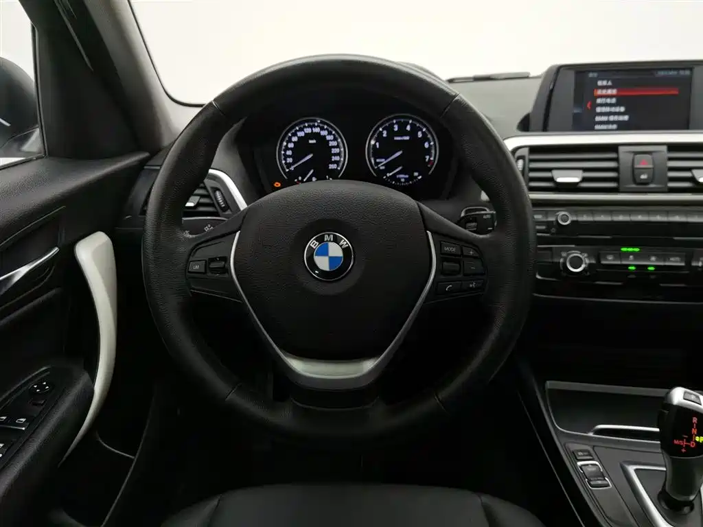 BMW 1 Series 2019 — фото 11