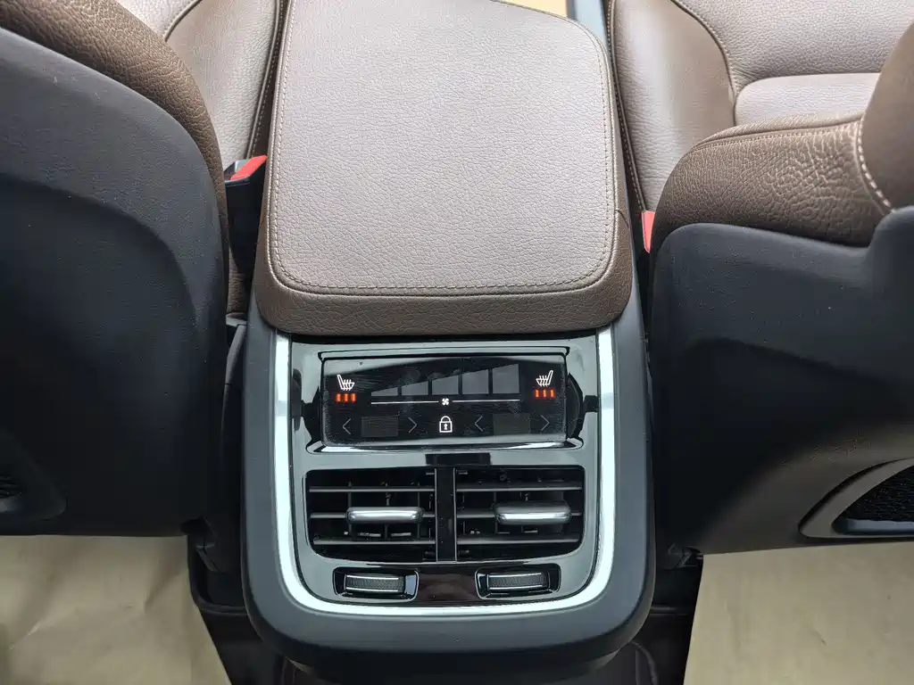 Volvo XC90 2021 — фото 11