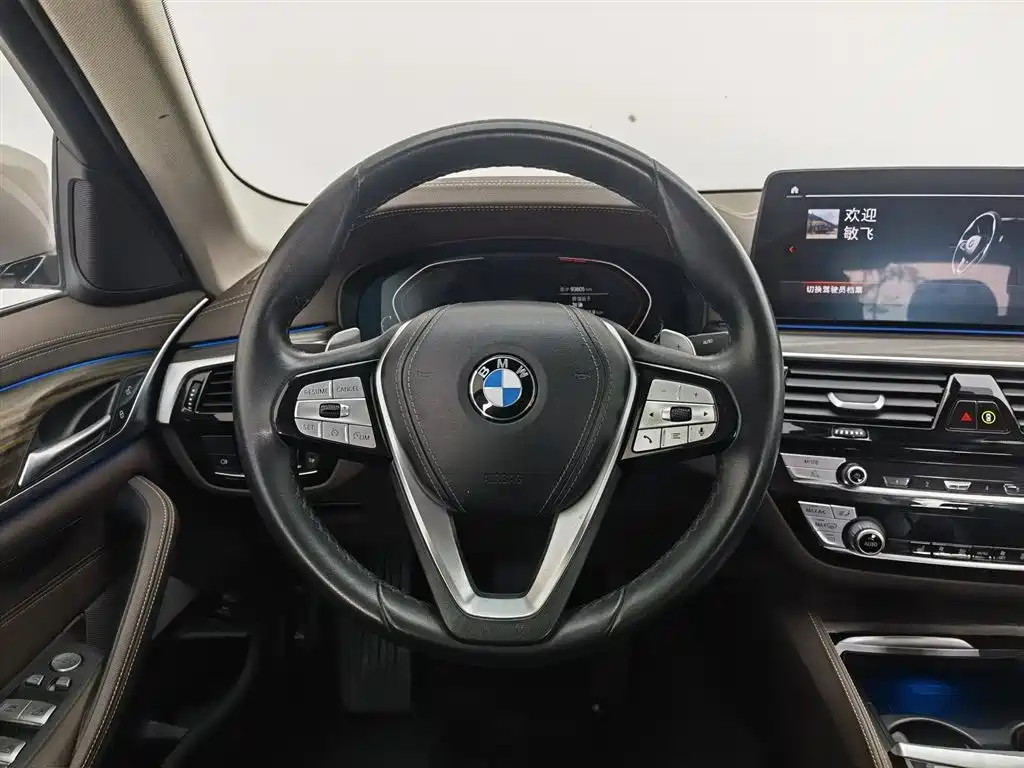 BMW 5 Series 2021 — фото 11