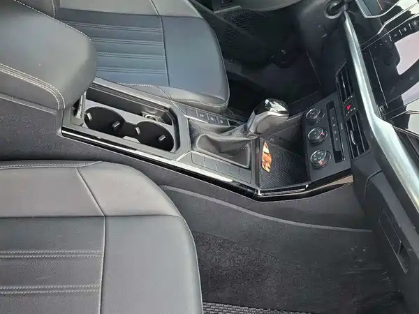 Volkswagen Passat 2025