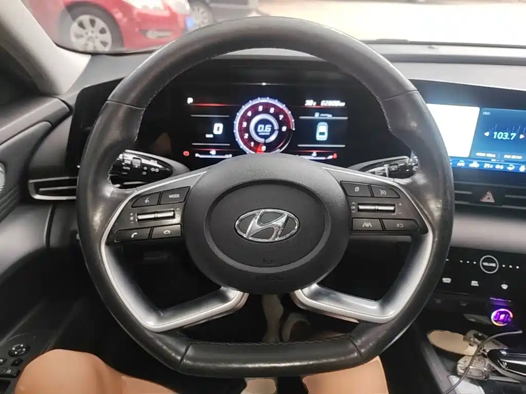 Hyundai Elantra 2021 — фото 11