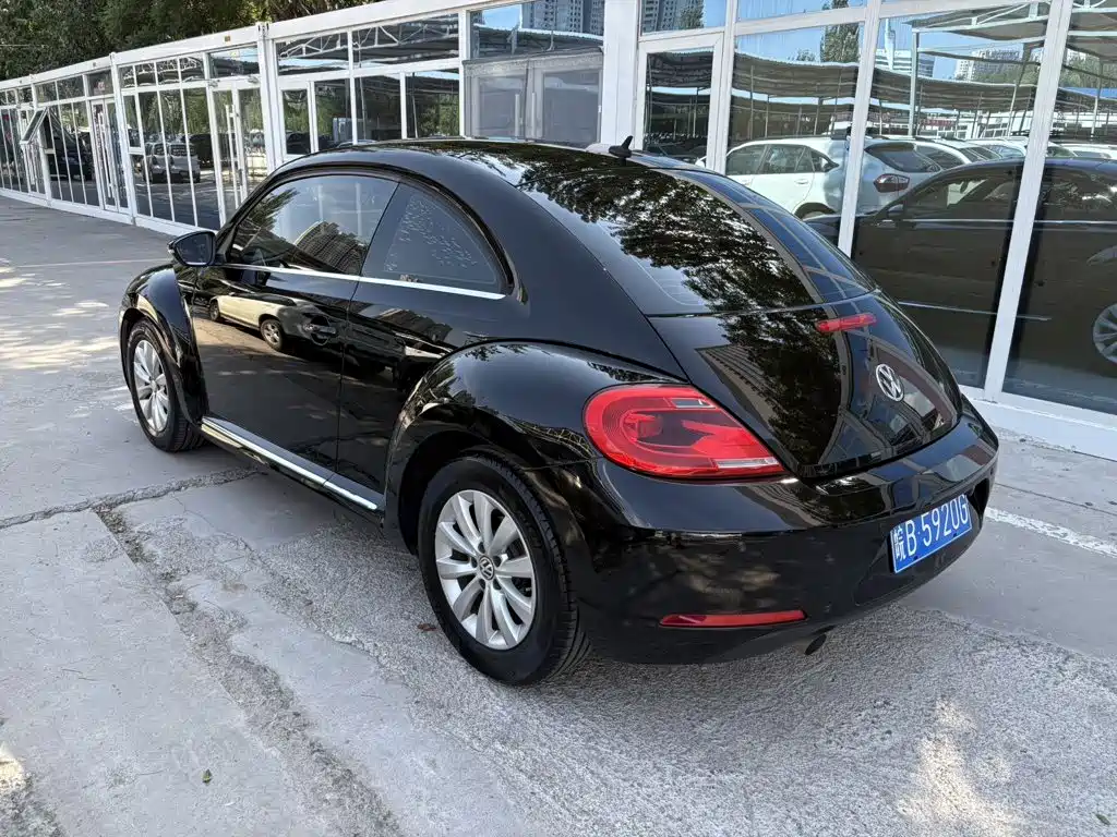 Volkswagen Beetle 2017 — фото 11