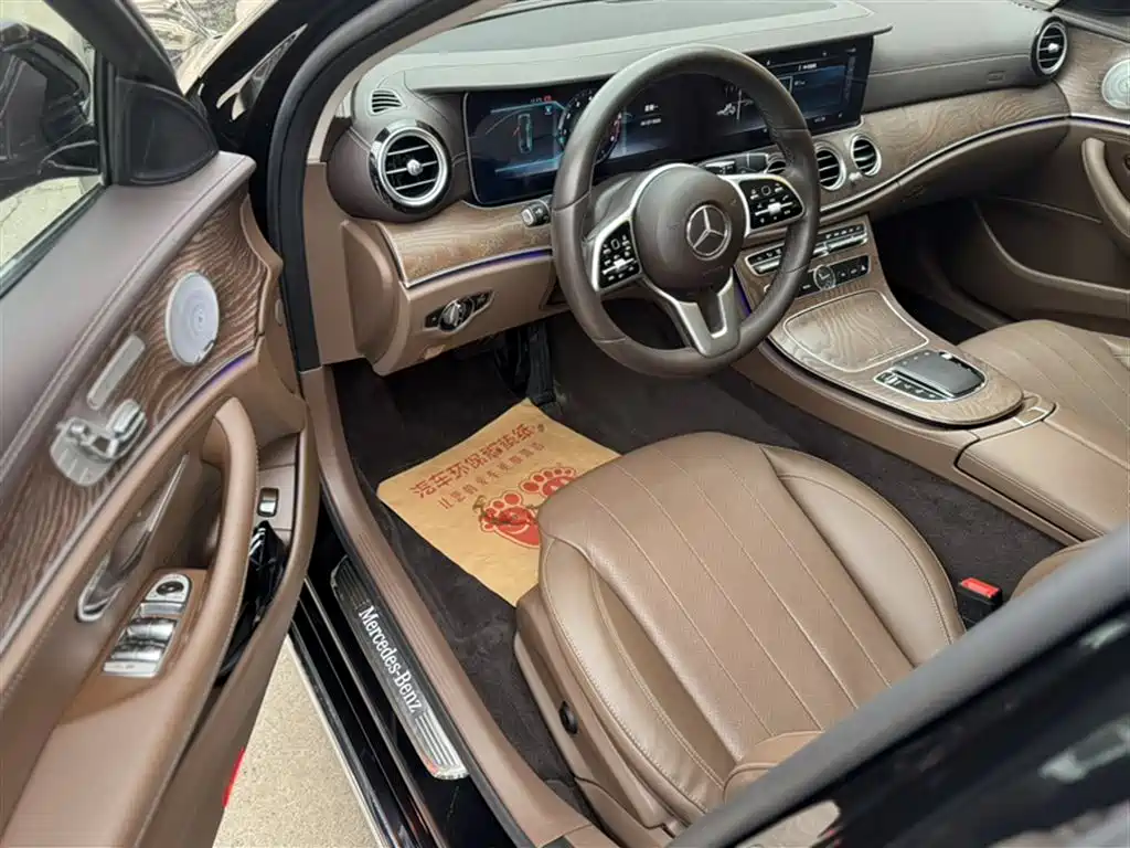 Mercedes-Benz E-Class 2019 — фото 15