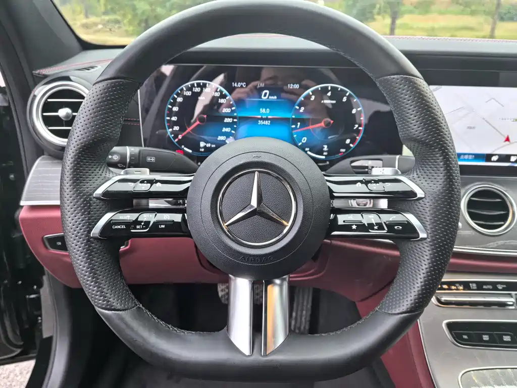 Mercedes-Benz E-Class 2022 — фото 13