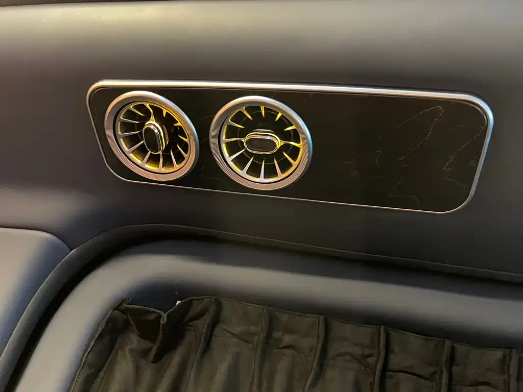 Mercedes-Benz V-Class 2025 — фото 18