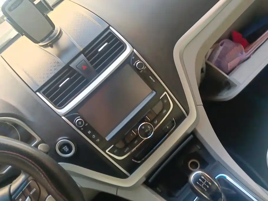 Geely Emgrand 2015 — фото 13
