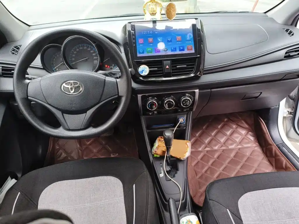 Toyota Yaris L 2016 — фото 13