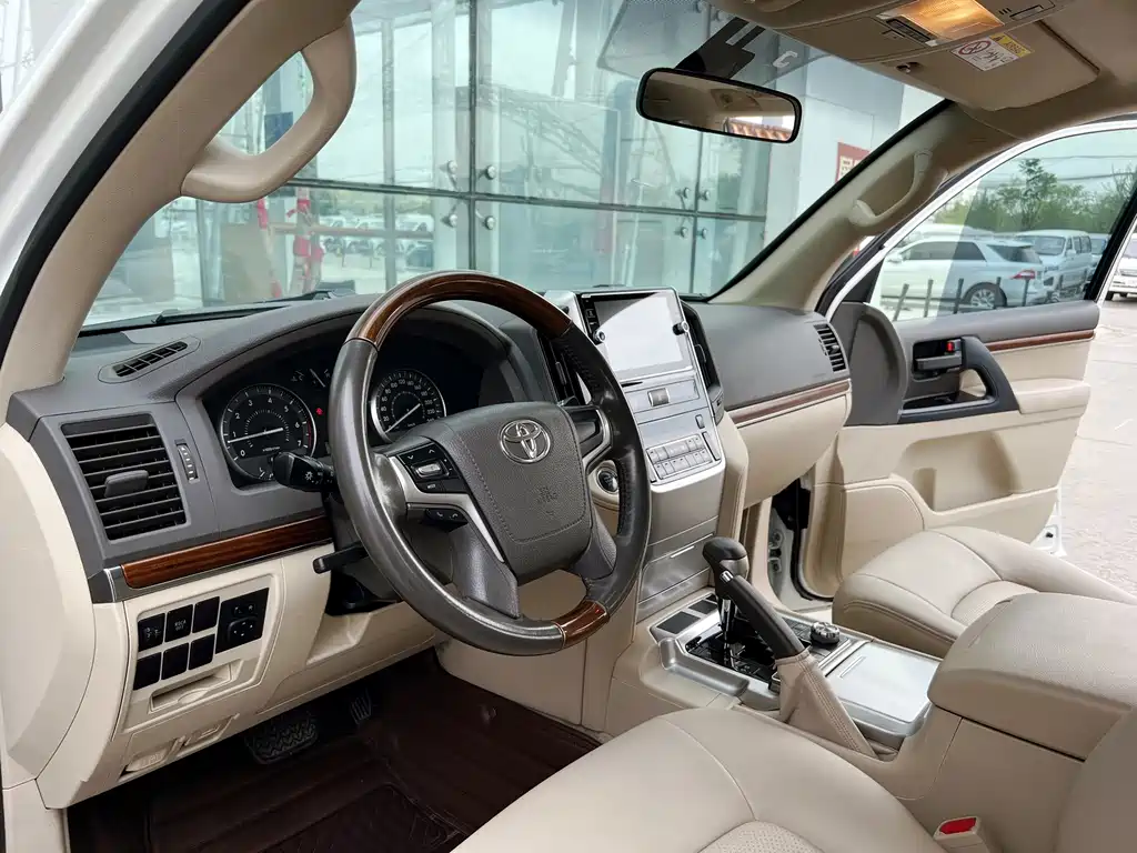 Toyota Land Cruiser 2019 — фото 10