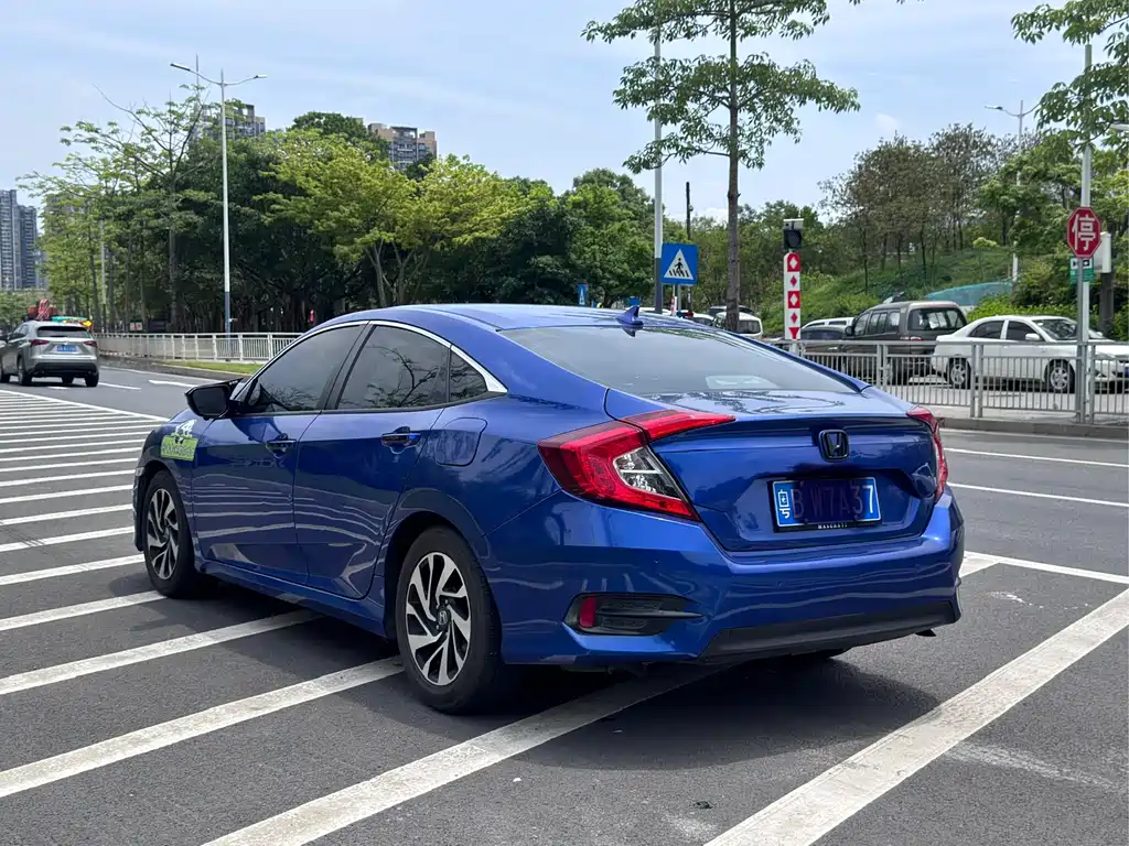 Honda Civic 2017 — фото 6