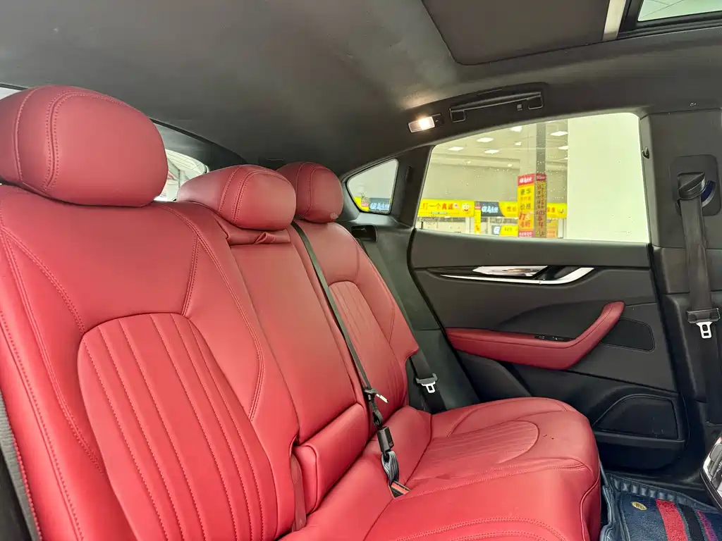Maserati Levante 2018 — фото 12
