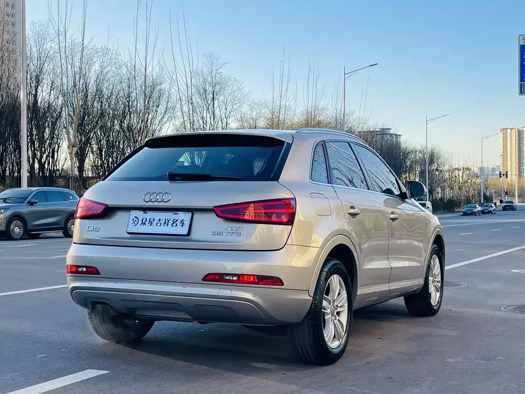 Audi Q3 2015 — фото 16