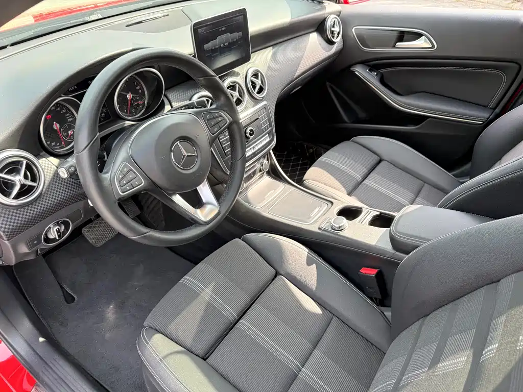 Mercedes-Benz A-Class 2017 — фото 10