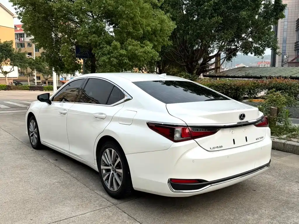 Lexus ES 2022 — фото 3