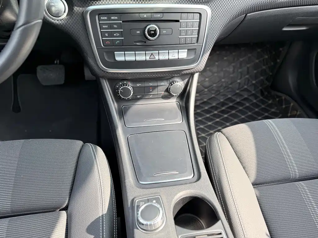 Mercedes-Benz A-Class 2017 — фото 13