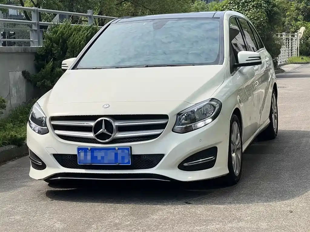 Mercedes-Benz B-Class 2017 — фото 1