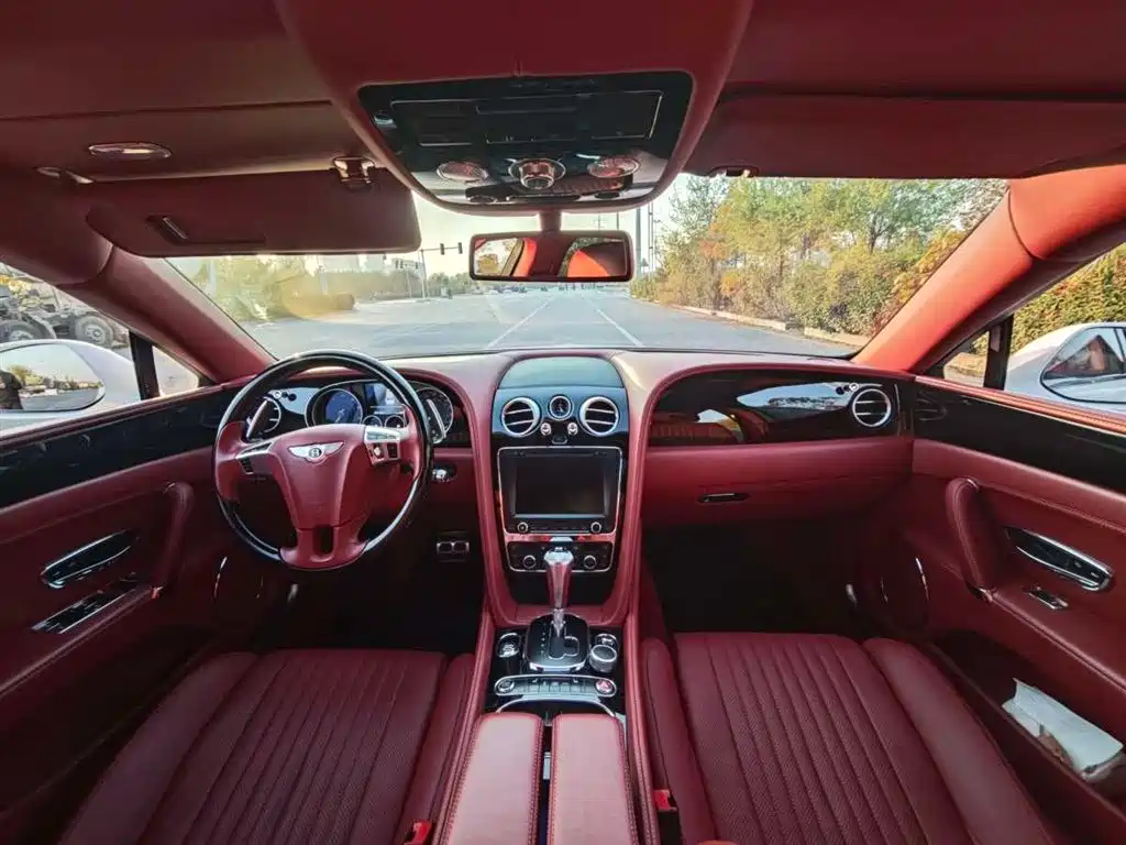 Bentley Flying Spur 2018 — фото 6