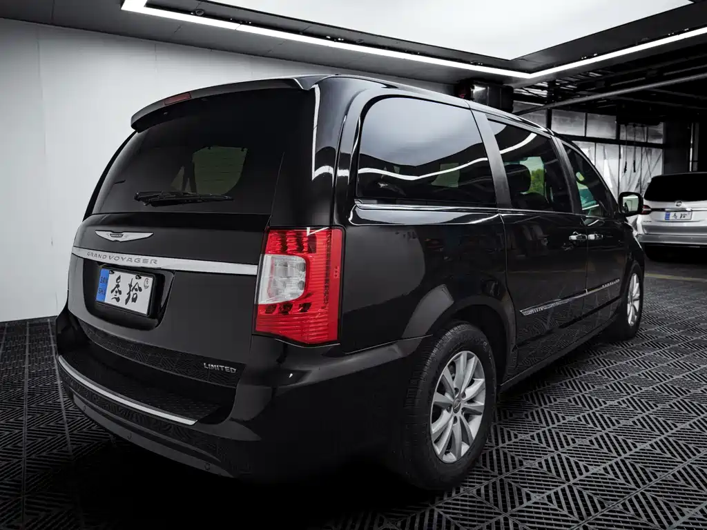 Chrysler Grand Voyager 2018 — фото 8