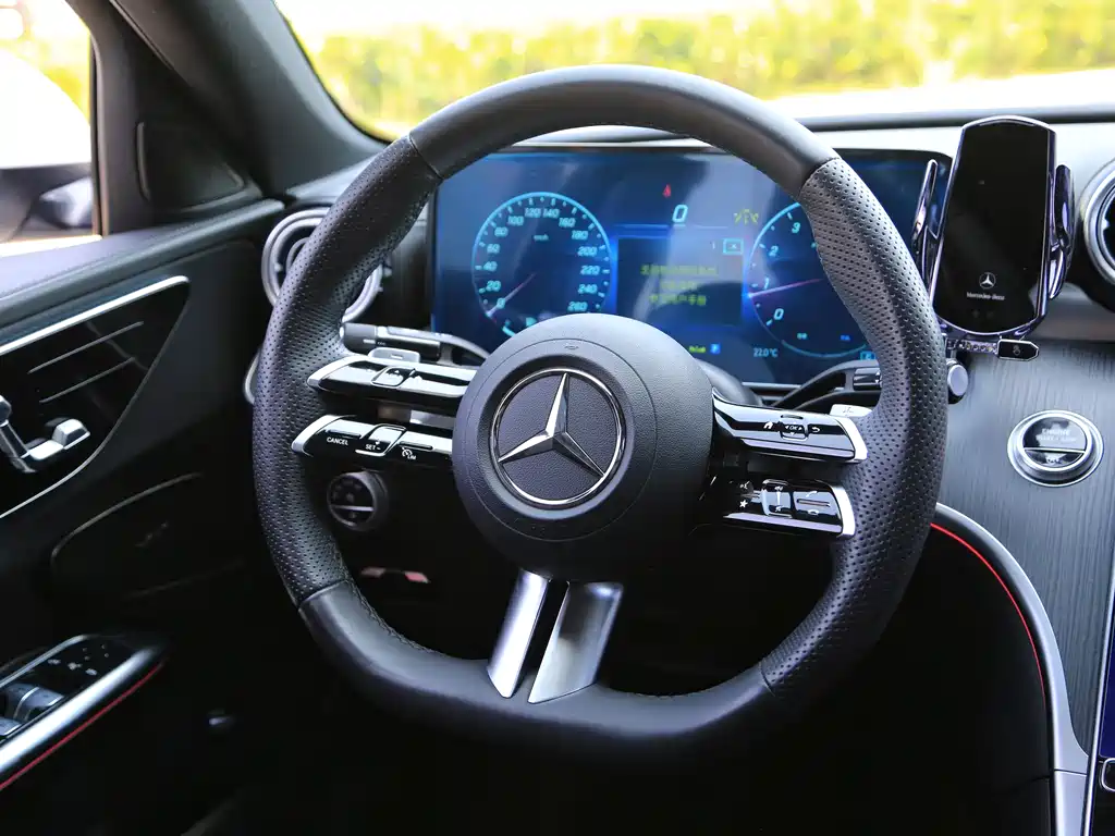 Mercedes-Benz C-Class 2024 — фото 6