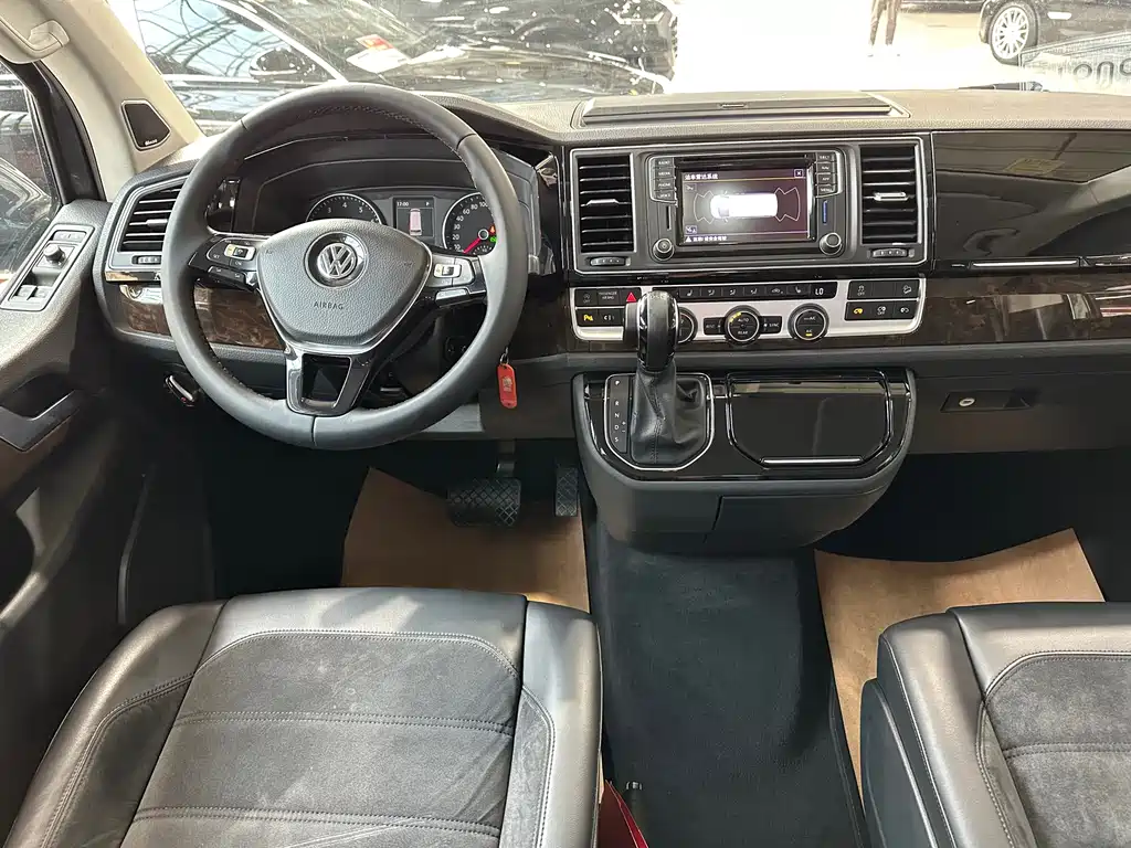 Volkswagen Multivan 2018 — фото 14