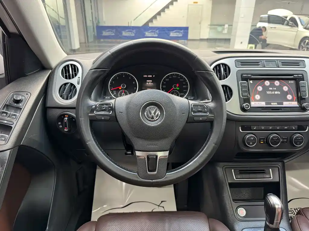 Volkswagen Tiguan 2015 — фото 11