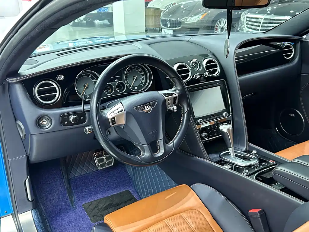 Bentley Continental 2015 — фото 10