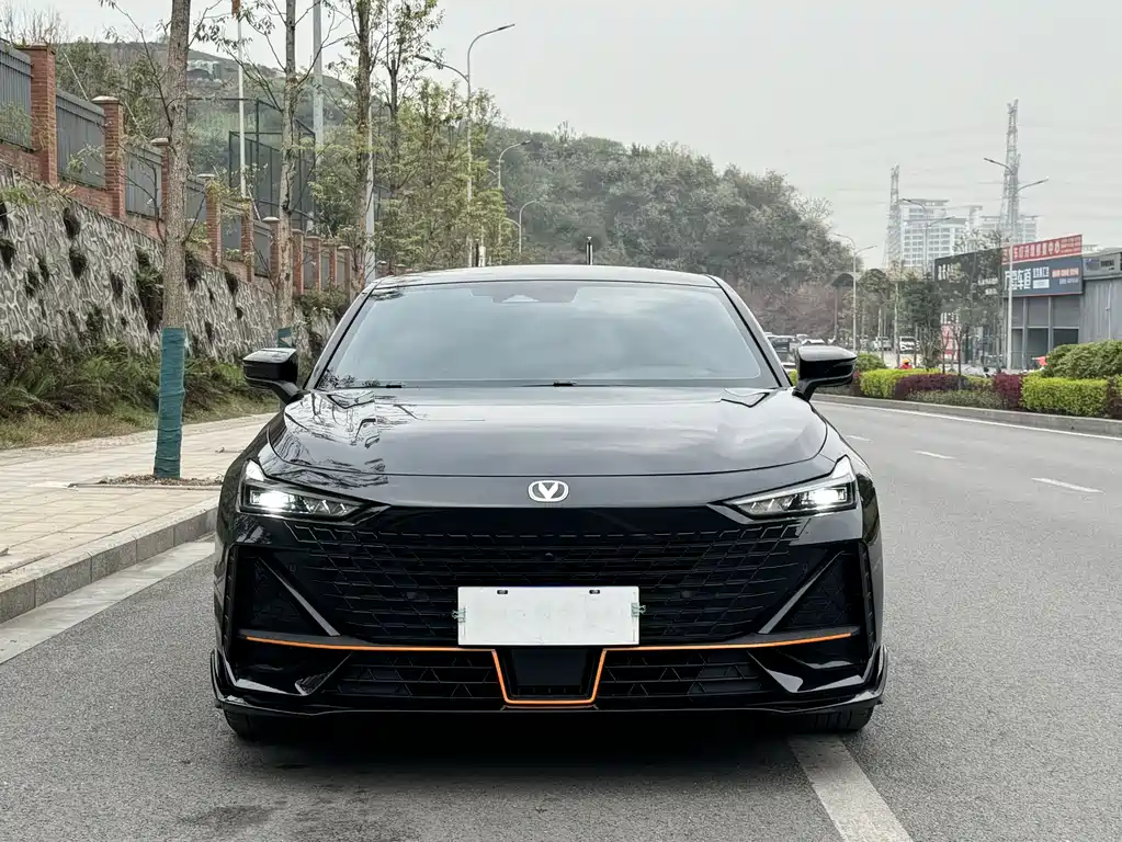 Changan UNI-V 2023 — фото 2