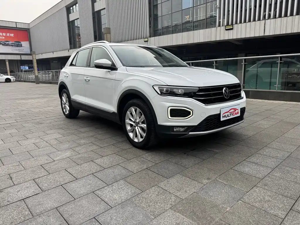 Volkswagen T-Roc 2023 — фото 3