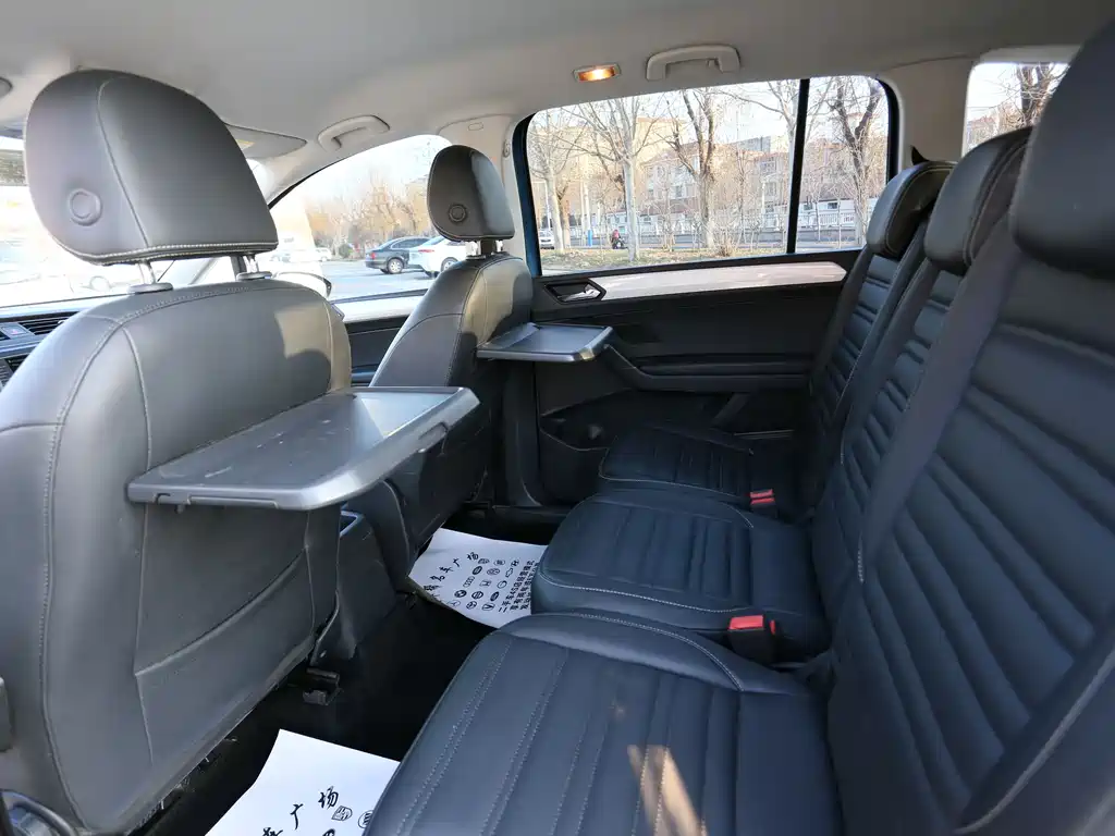 Volkswagen Touran 2018 — фото 10
