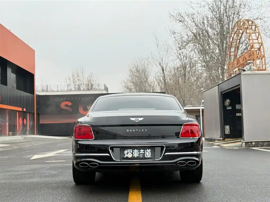 Bentley Flying Spur 2023 — фото 4