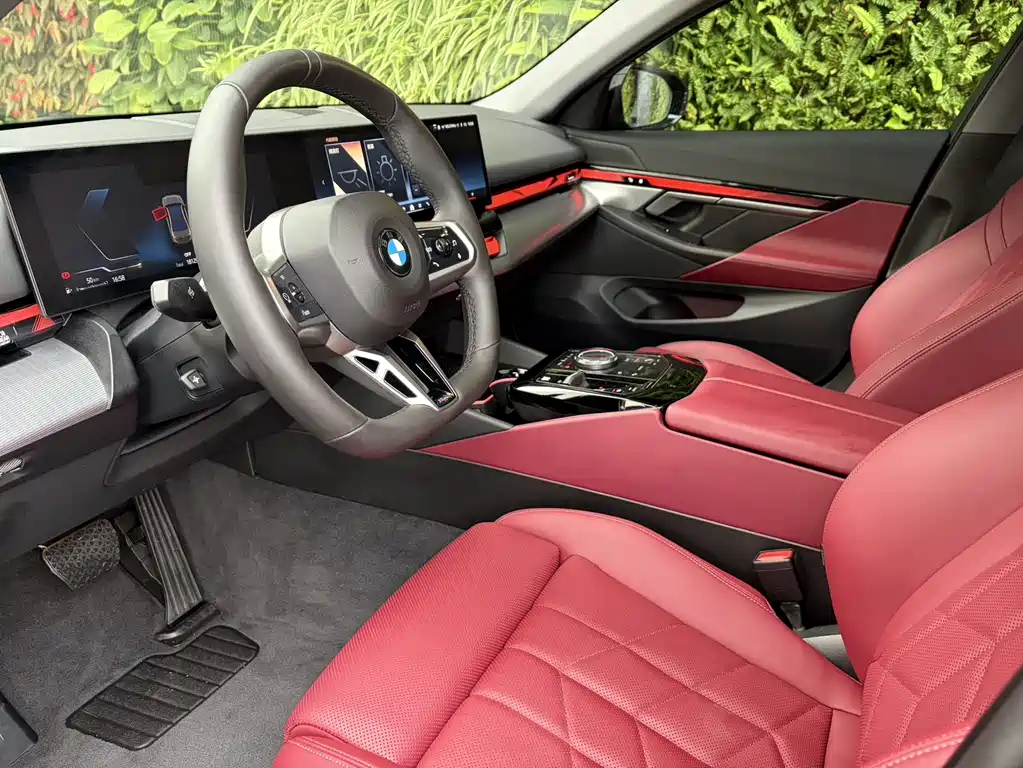 BMW 5 Series 2025 — фото 10