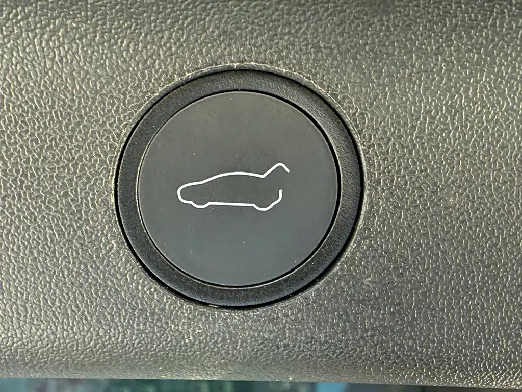 Tesla Model Y 2023 — фото 9