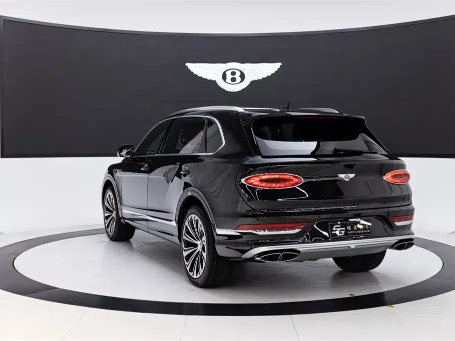 Bentley Bentayga 2023 — фото 7