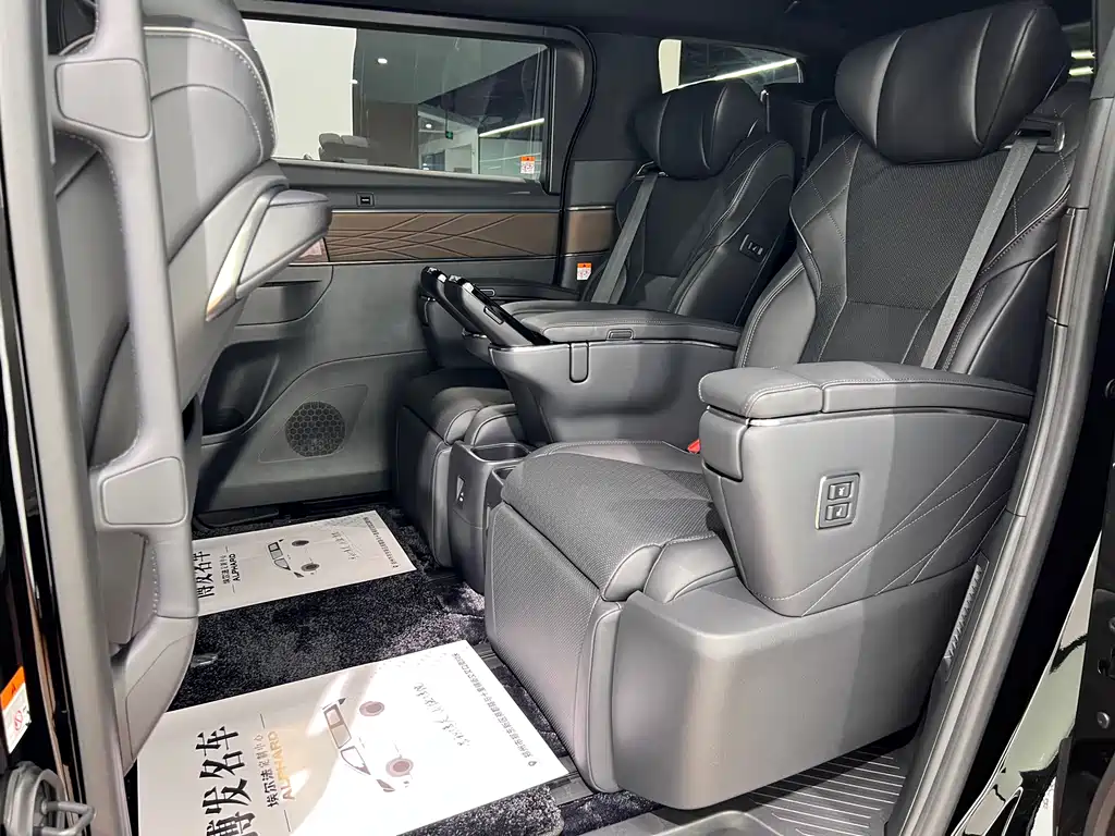 Toyota Alphard 2025 — фото 15