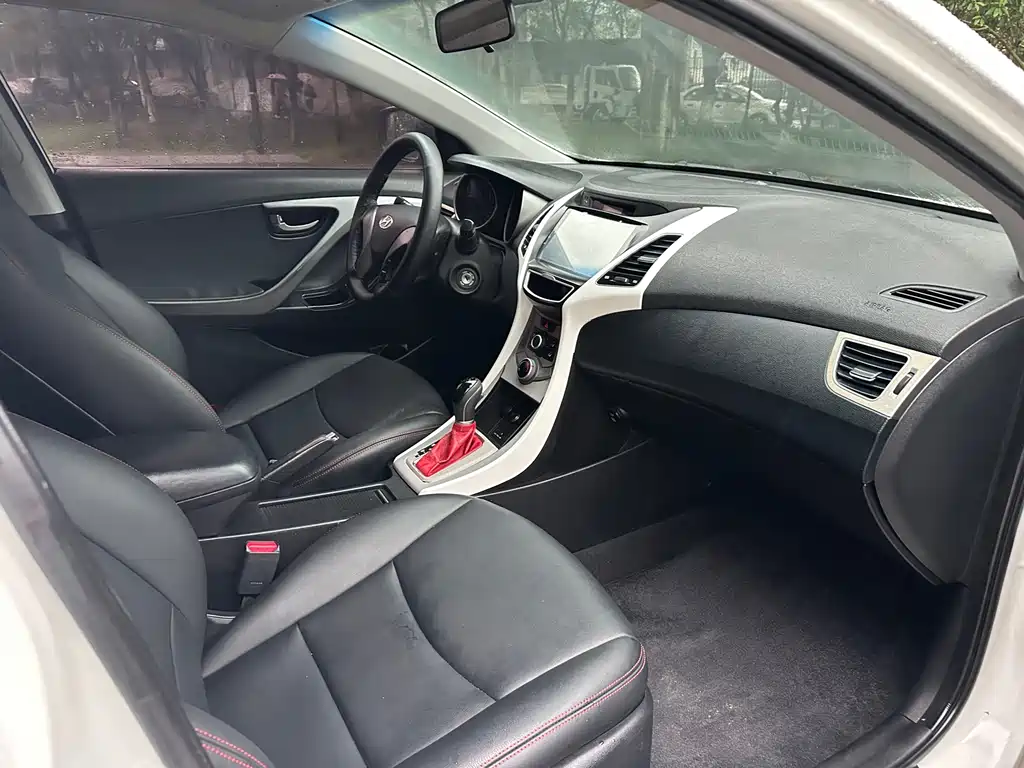 Hyundai Elantra Langdong 2015 — фото 16