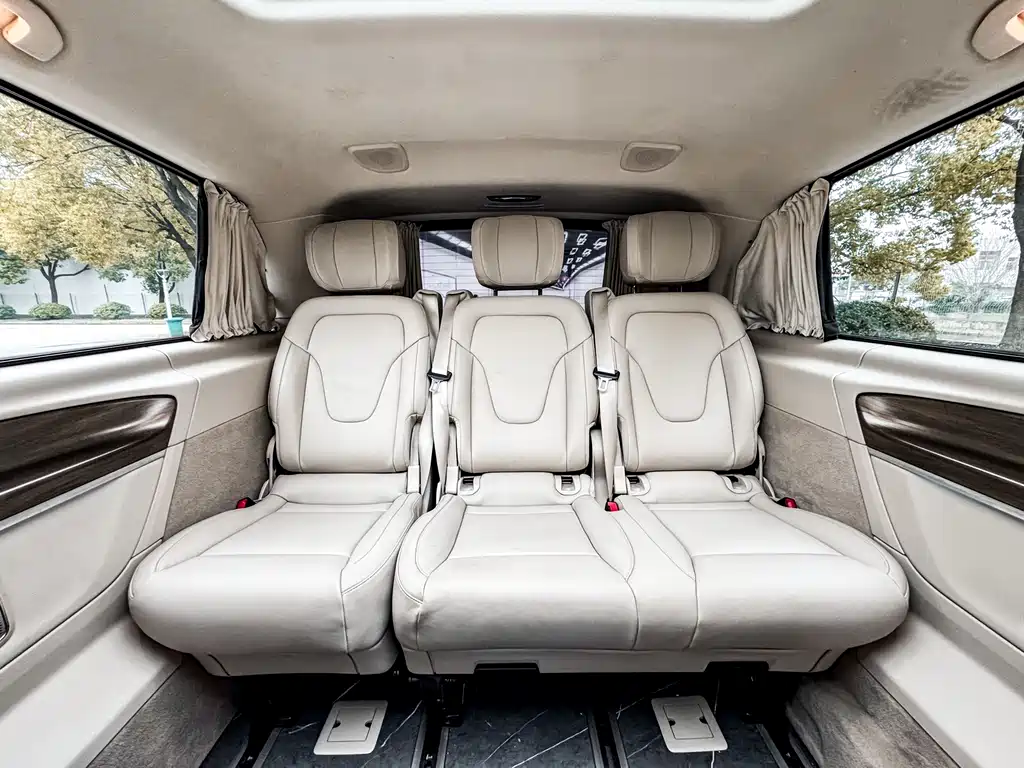 Mercedes-Benz V-Class 2023 — фото 23