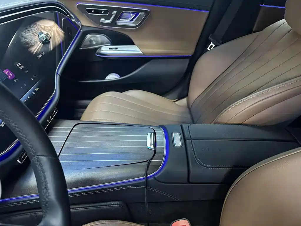 Mercedes-Benz E-Class 2025 — фото 13