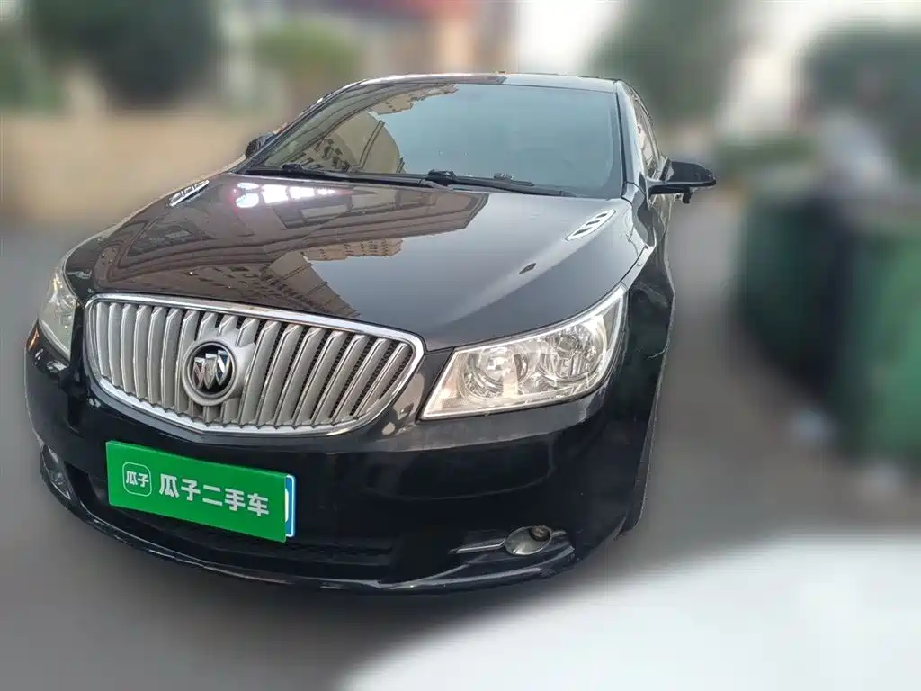 Buick LaCrosse 2011 — фото 1